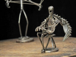 Mouche, artiste métallière